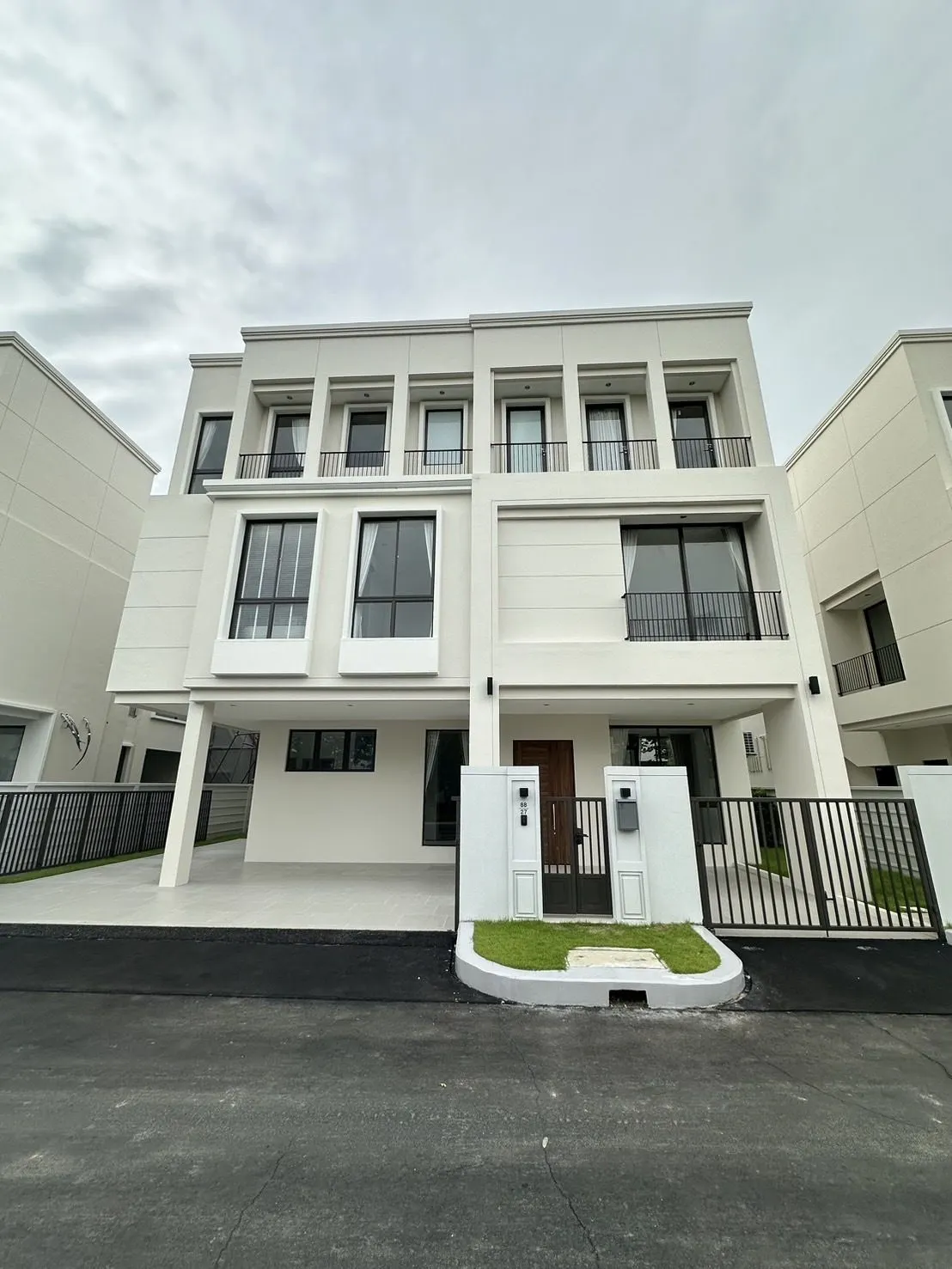 House · 5 ch. · 6 sdb · 556 m²