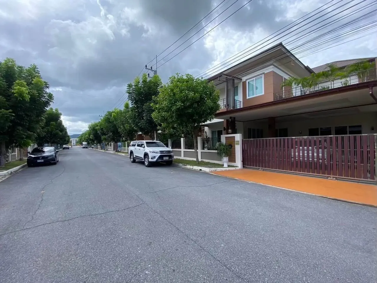4 bd · 3 ba · 141 m²