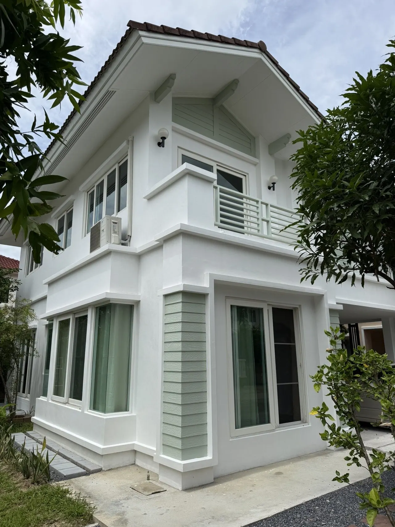 3 bd · 3 ba · 154 m²