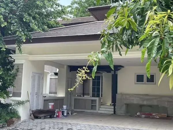 House · 4 bd · 5 ba · 250 m²