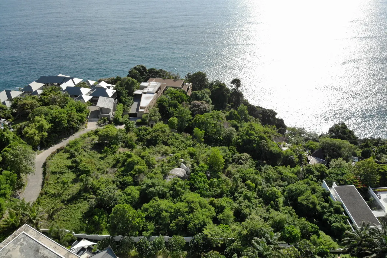Land · 5 876 m²