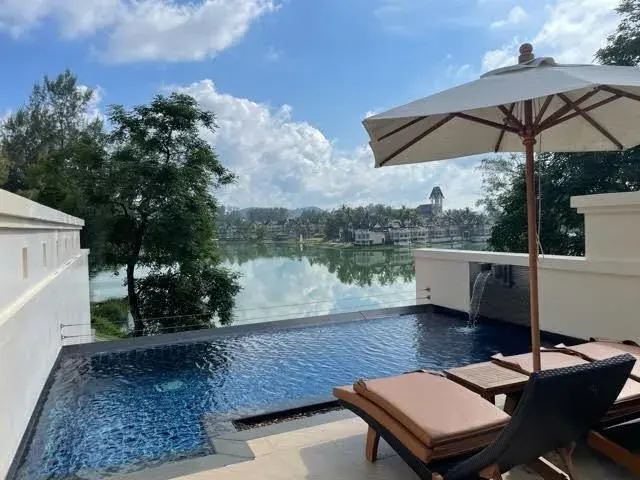 2 ห้องนอน · 2 ห้องน้ำ · 312 m²