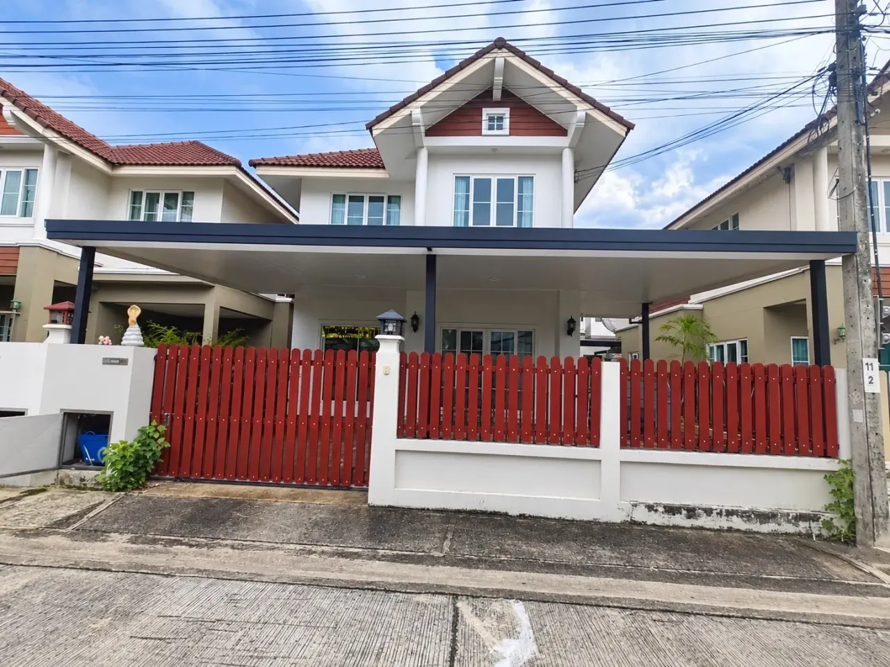 3 ห้องนอน · 2 ห้องน้ำ · 160 m²