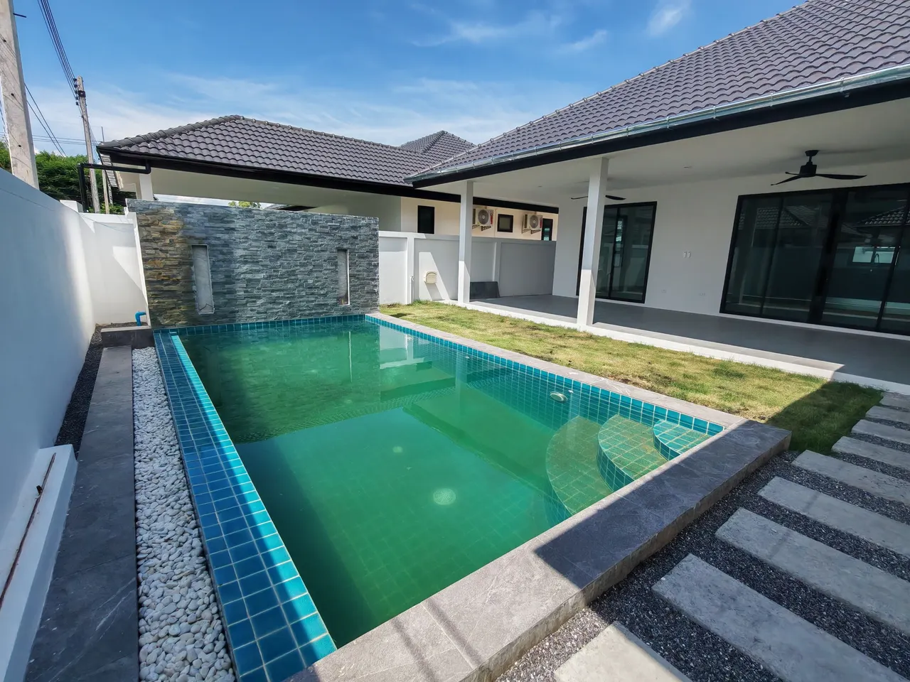 3 bd · 2 ba · 130 m²