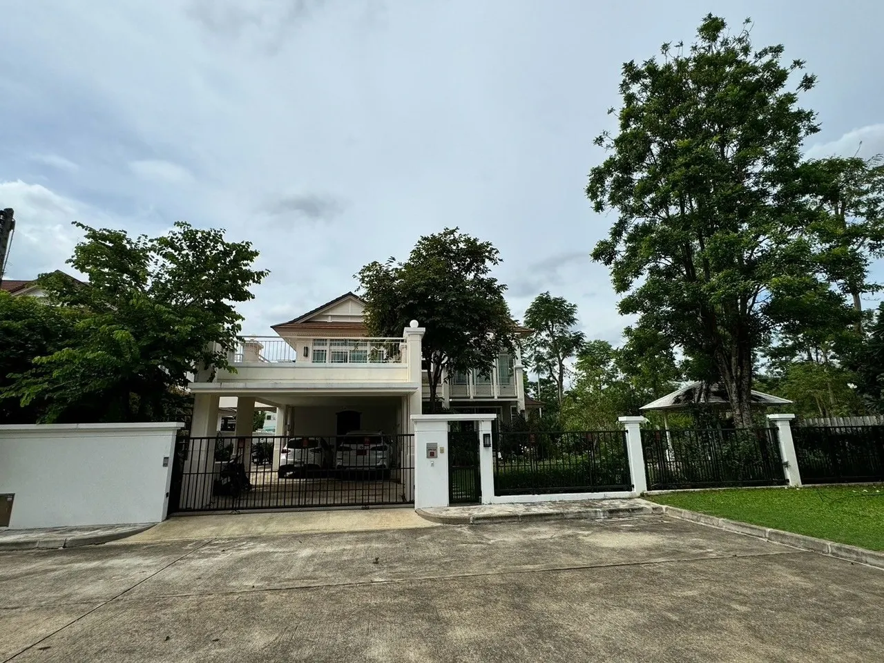 4 ch. · 4 sdb · 560 m²