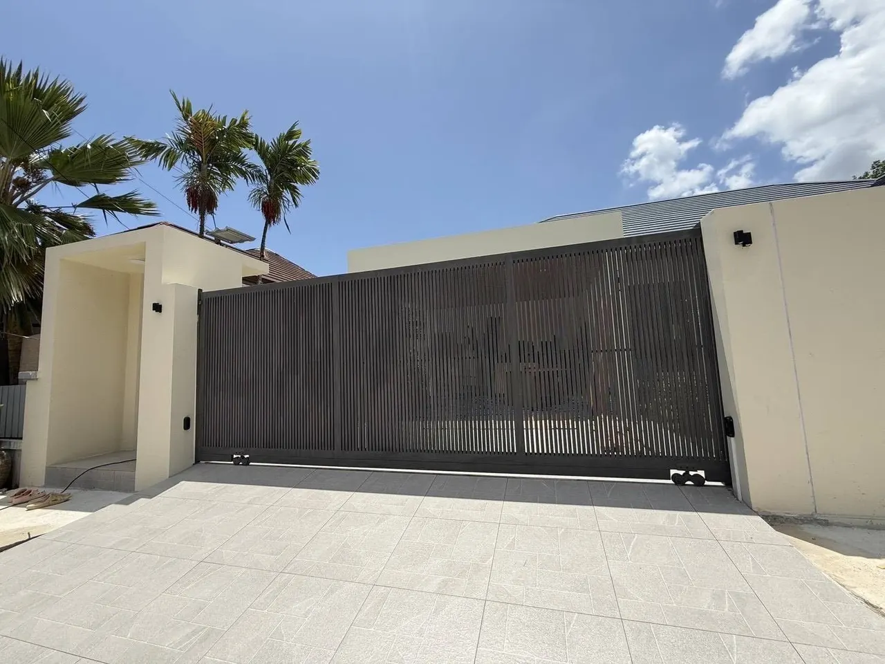 3 ห้องนอน · 3 ห้องน้ำ · 135 m²