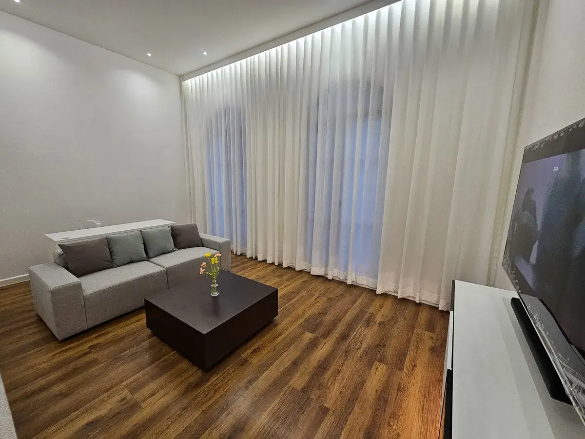 3 bd · 3 ba · 250 m²