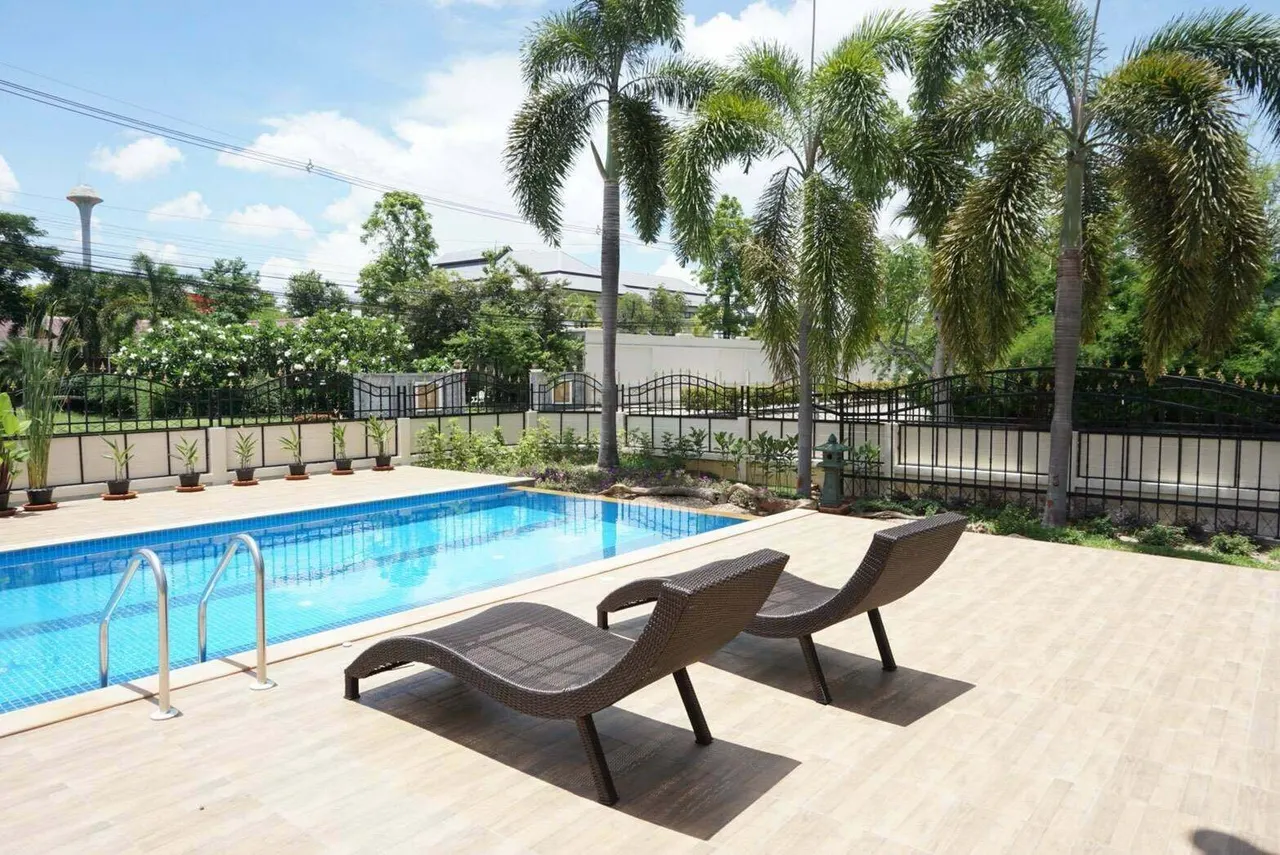 Thanaporn Lake Home