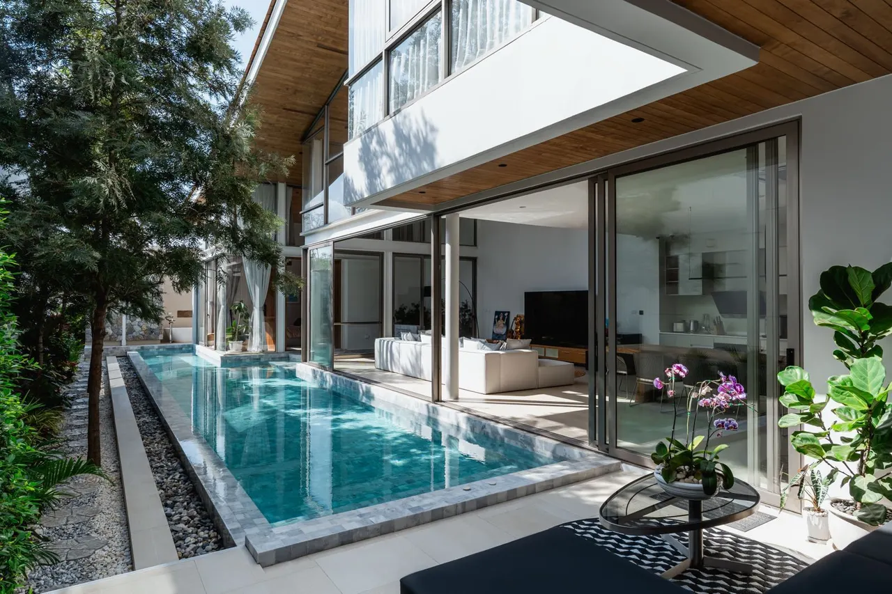 Villa · 4 bd · 5 ba · 447 m²
