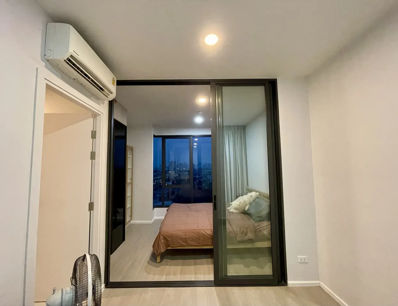 Condo · 1 室 · 1 卫 · 28 m²