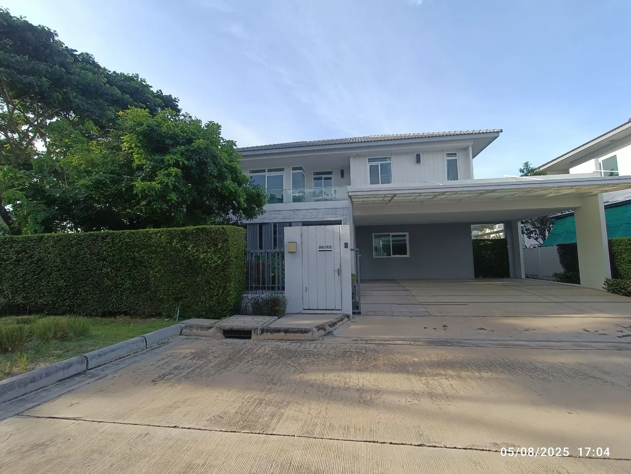 4 ห้องนอน · 4 ห้องน้ำ · 285 m²
