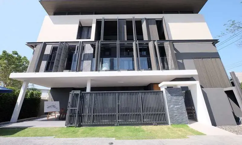 House · 4 室 · 4 卫 · 536 m²
