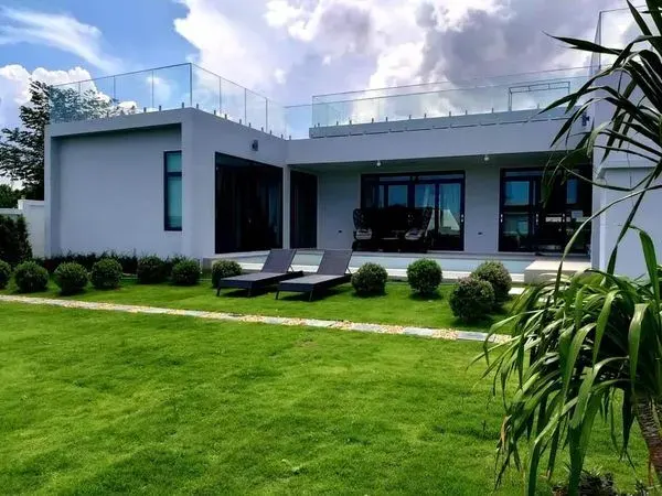 Villa · 3 ห้องนอน · 3 ห้องน้ำ · 285 m²