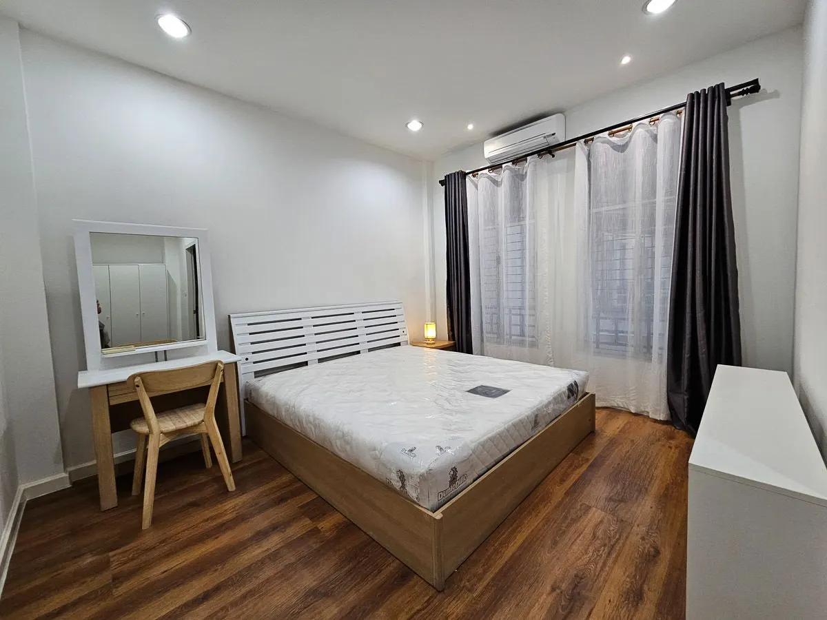 House · 3 ch. · 4 sdb · 240 m²