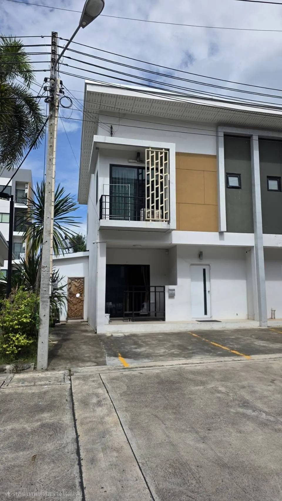 3 ห้องนอน · 3 ห้องน้ำ · 112 m²