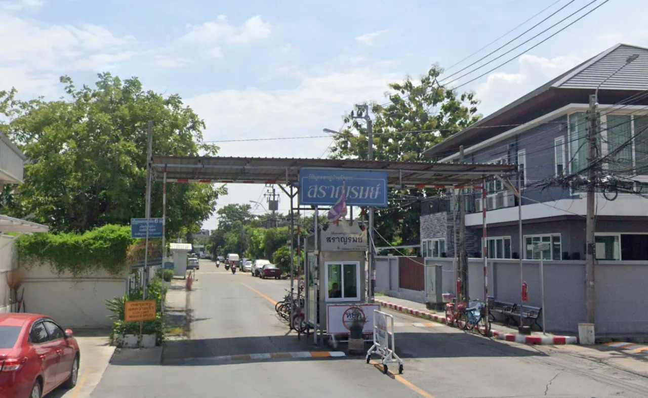 Saranrom Village