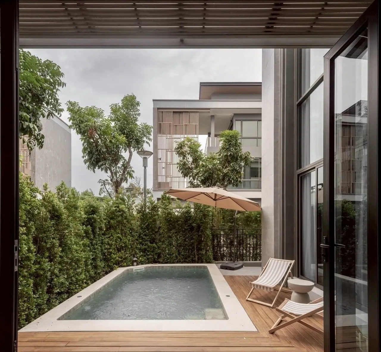 House · 5 bd · 6 ba · 580 m²