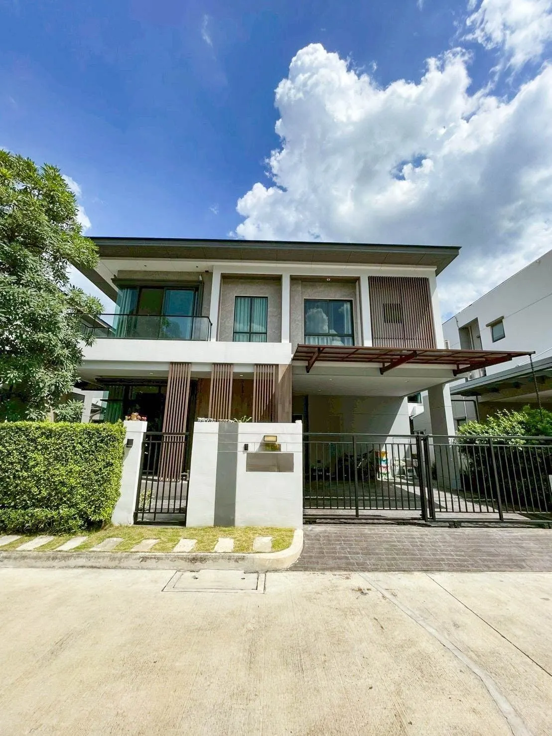 House · 4 室 · 4 卫 · 250 m²