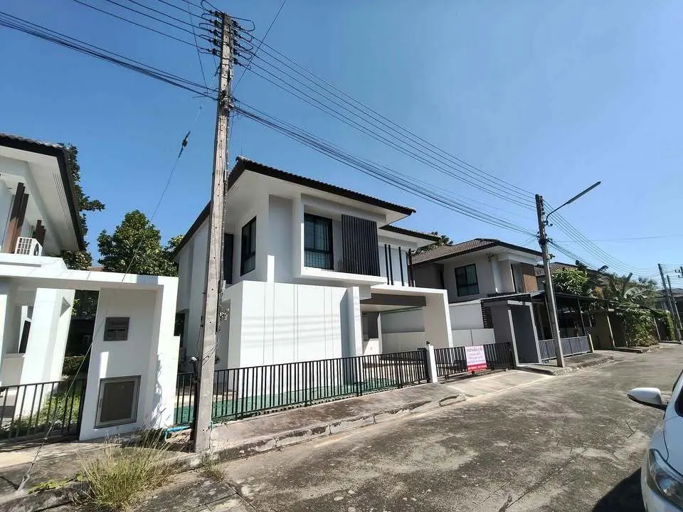 House · 3 bd · 2 ba · 251 m²