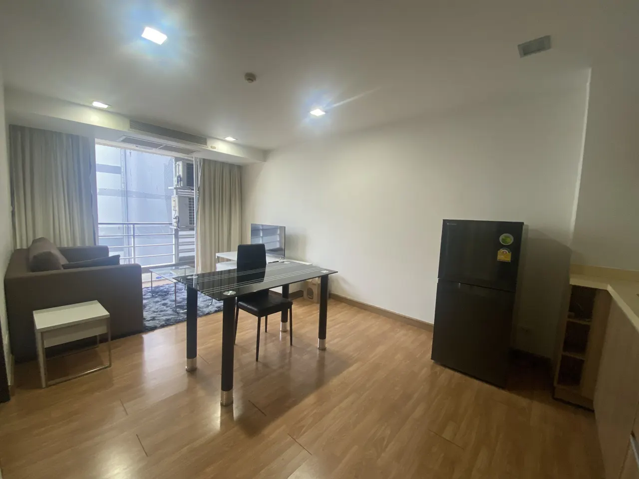 Condo · 1 室 · 1 卫 · 48 m²