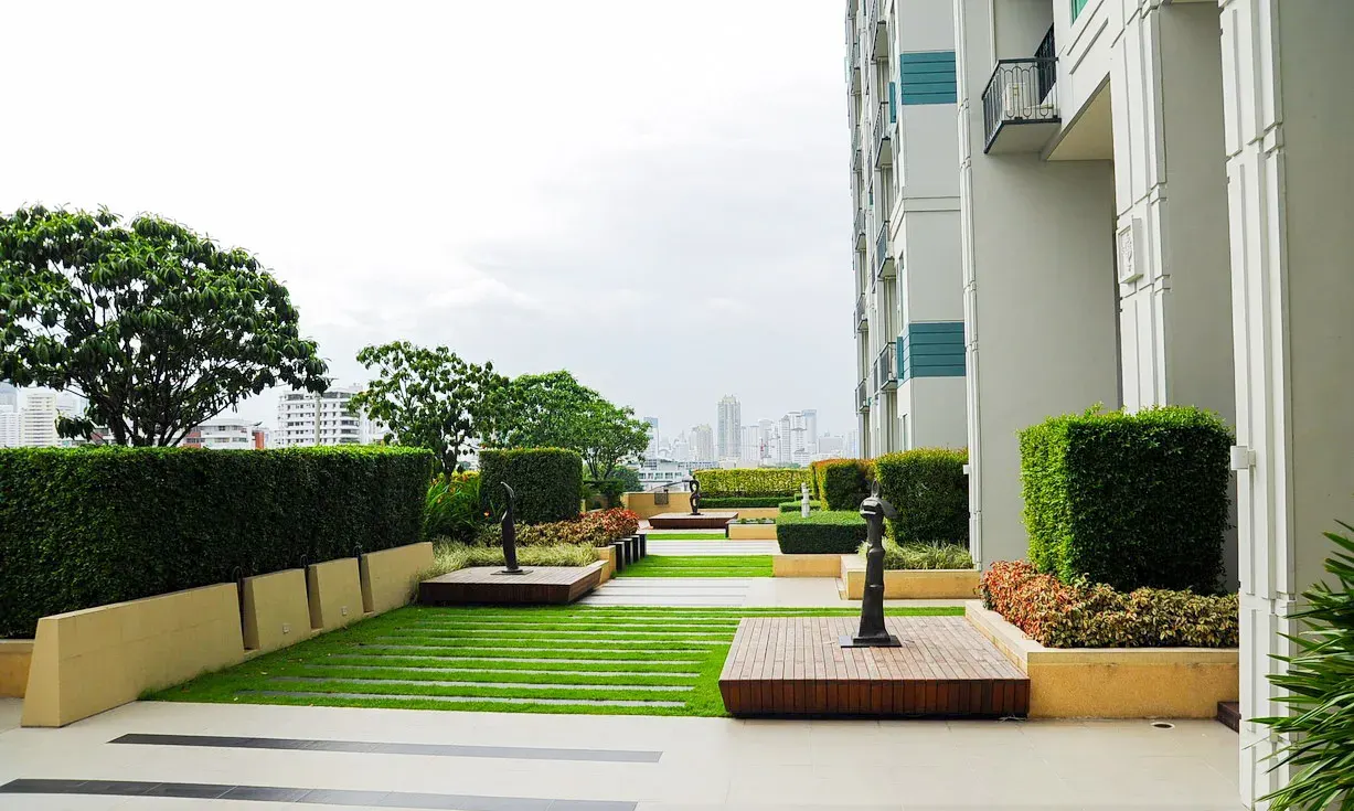 Ivy Thonglor