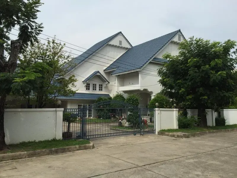 Ueasuk in Pattanakarn 56