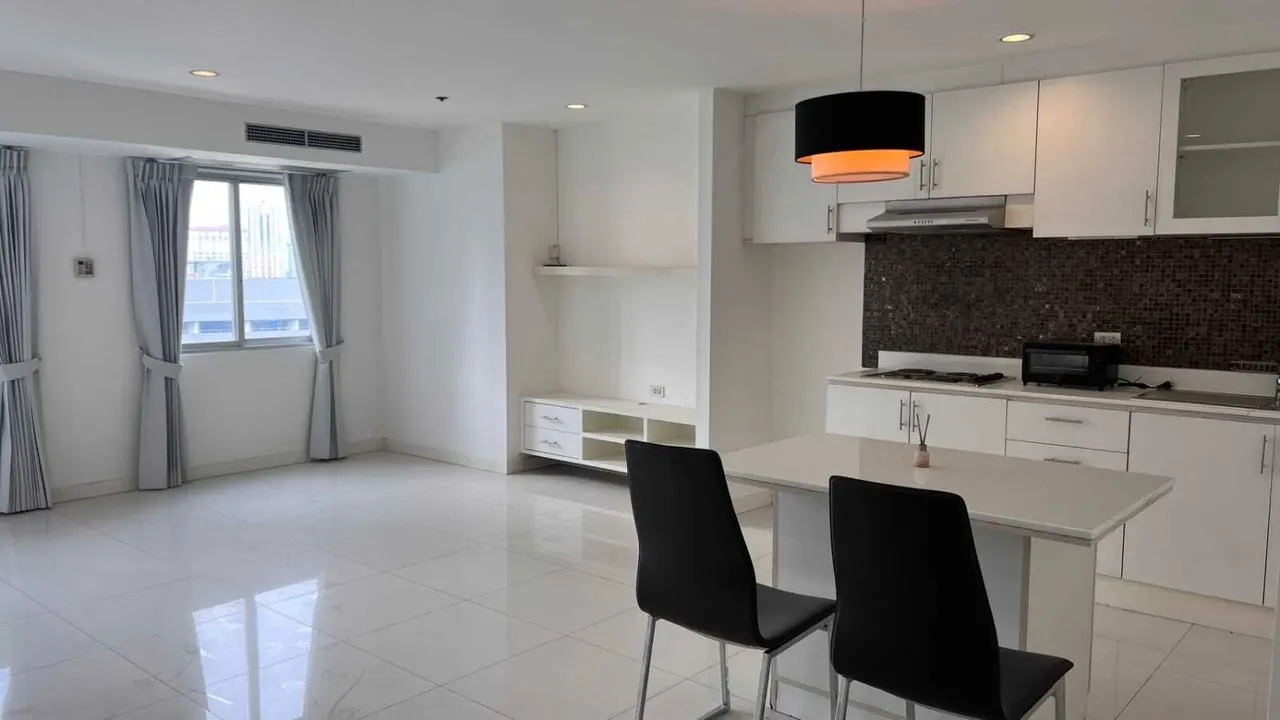 Condo · 1 bd · 1 ba · 58 m²