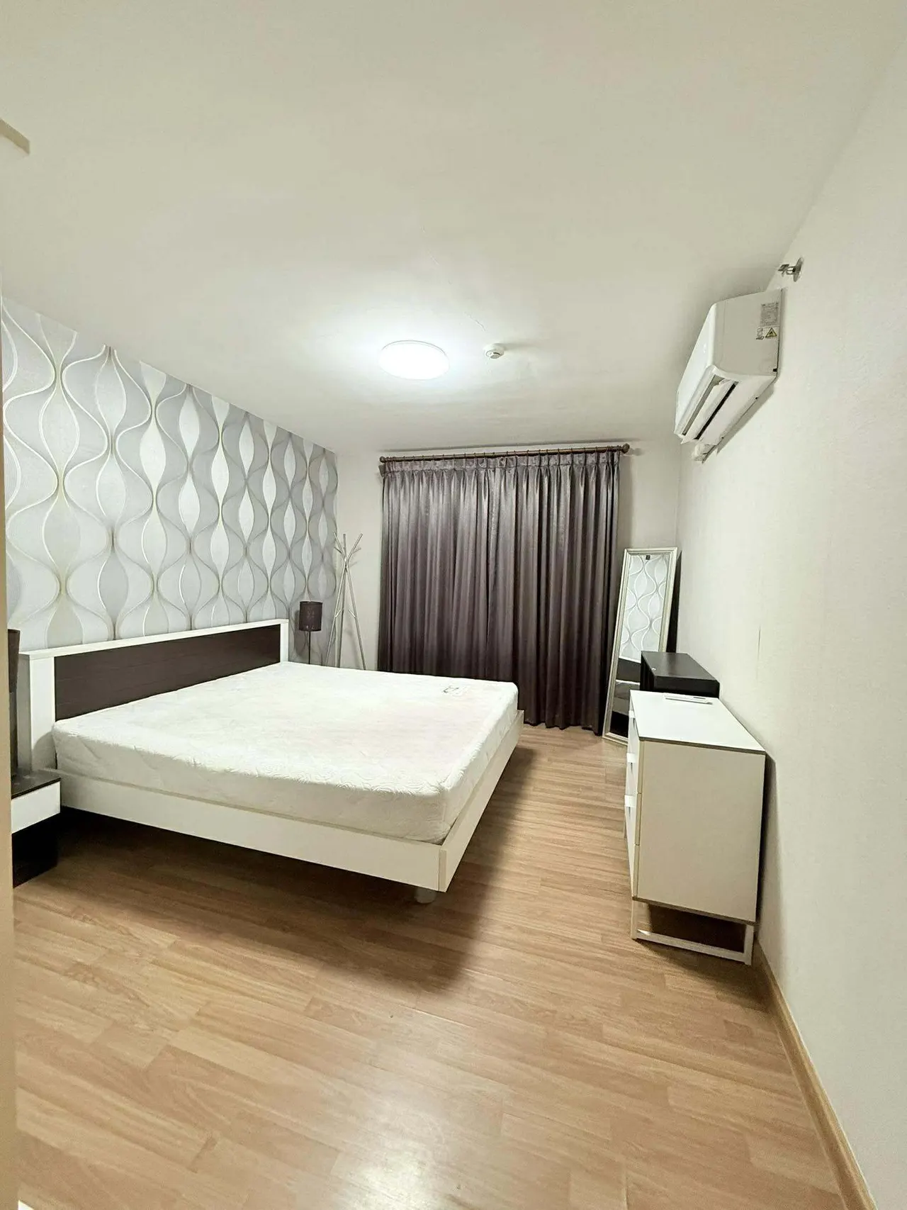 Condo · 1 室 · 1 卫 · 48 m²