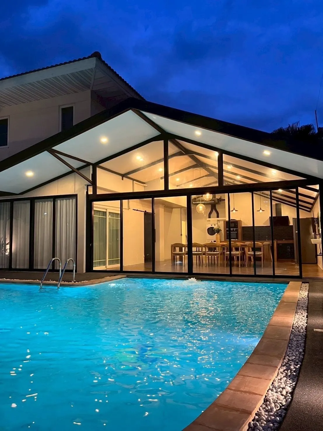 Villa · 4 bd · 4 ba · 280 m²