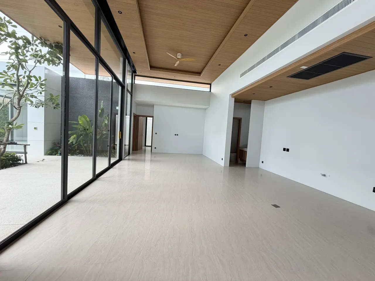 Villa · 4 室 · 4 卫 · 330 m²