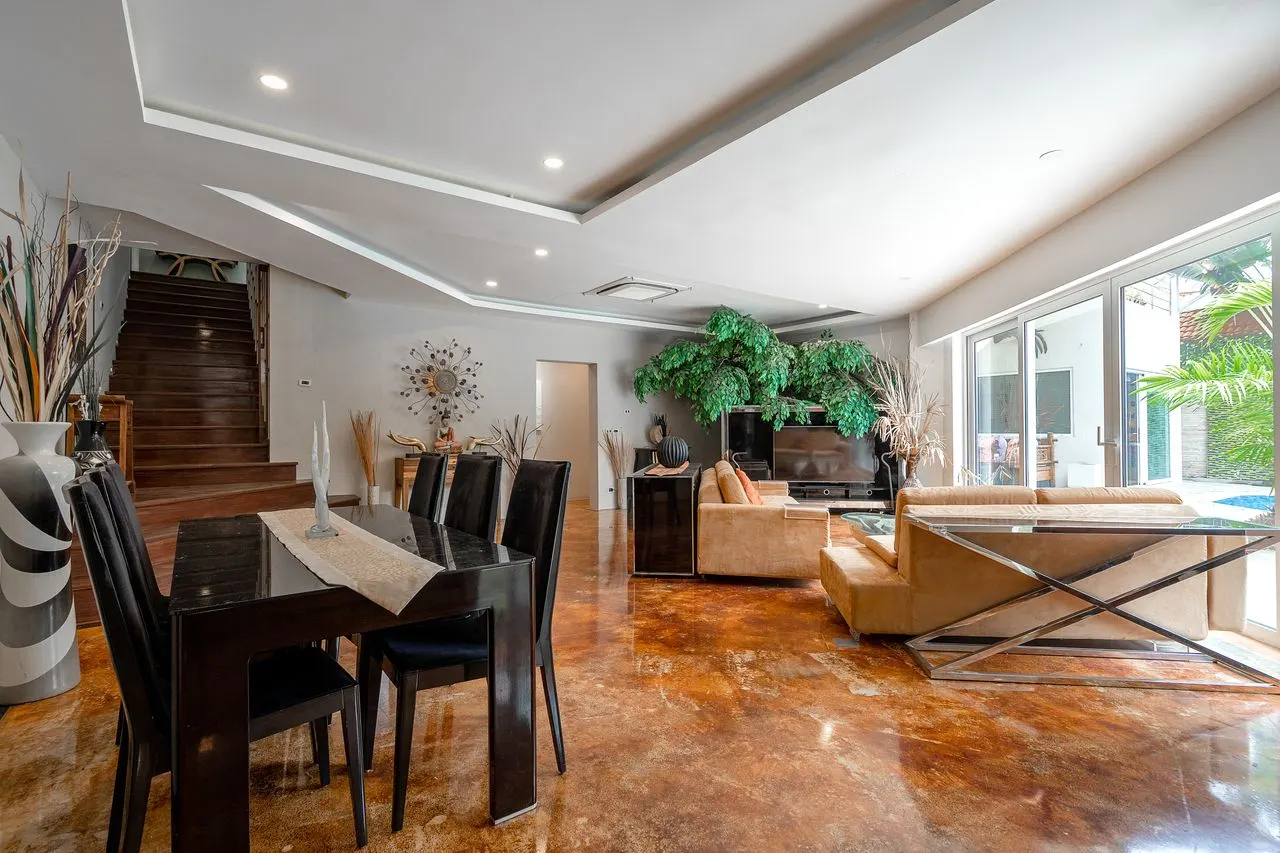 House · 5 ห้องนอน · 6 ห้องน้ำ · 601 m²
