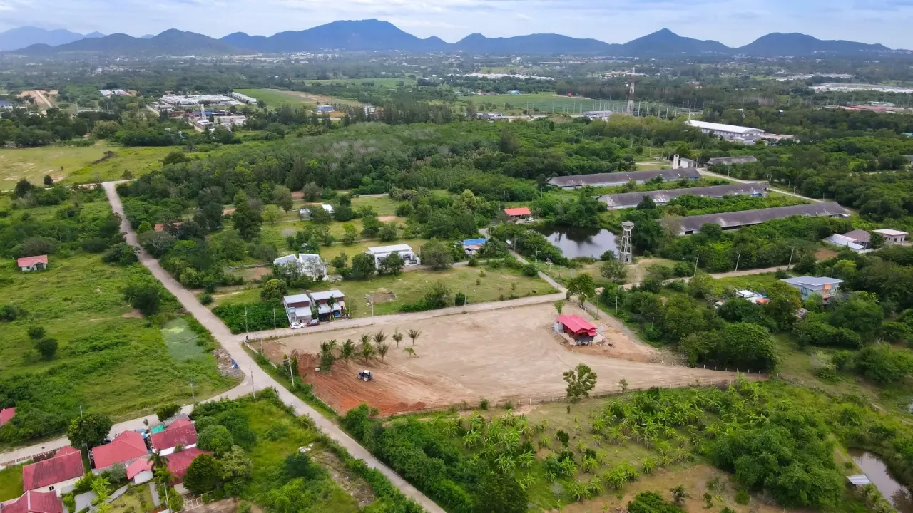 Land · 424 m²