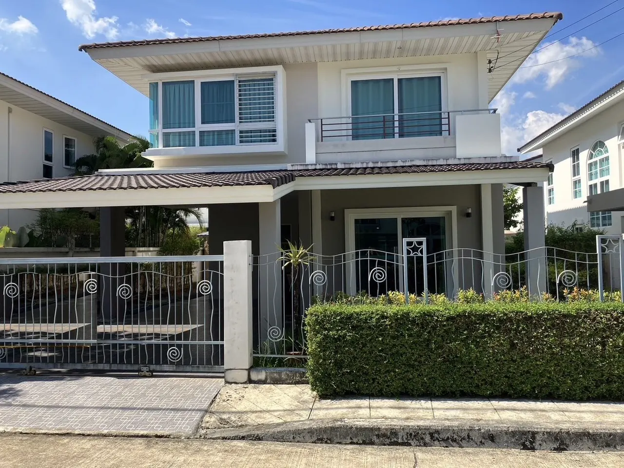House · 3 室 · 3 卫 · 175 m²