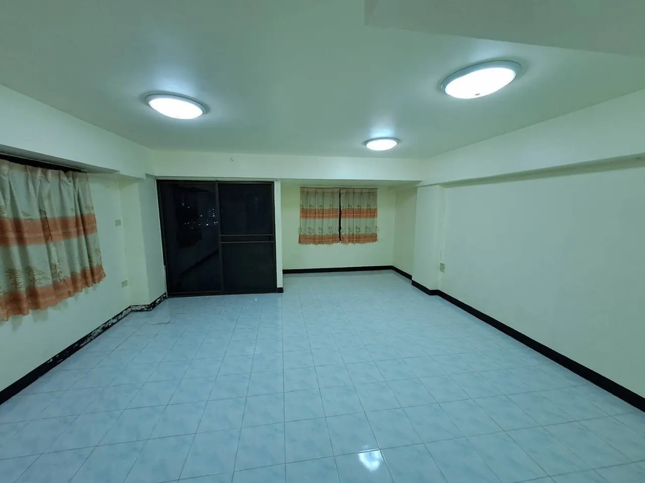 1 卫 · 35 m²