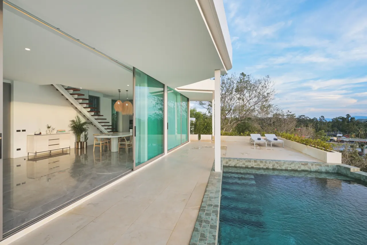 Villa · 3 bd · 3 ba · 300 m²