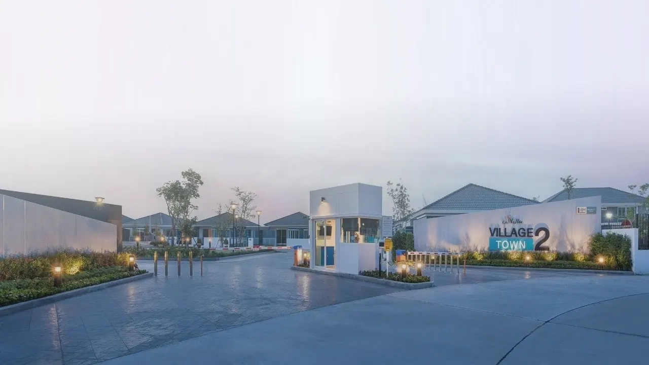La Vallee Village Town 2