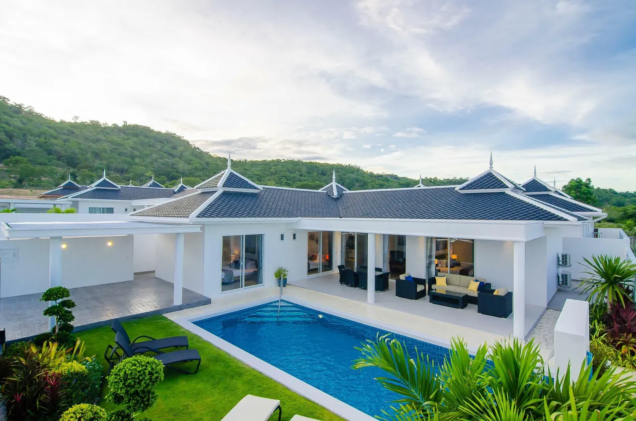 Falcon Hill Luxury Pool Villas