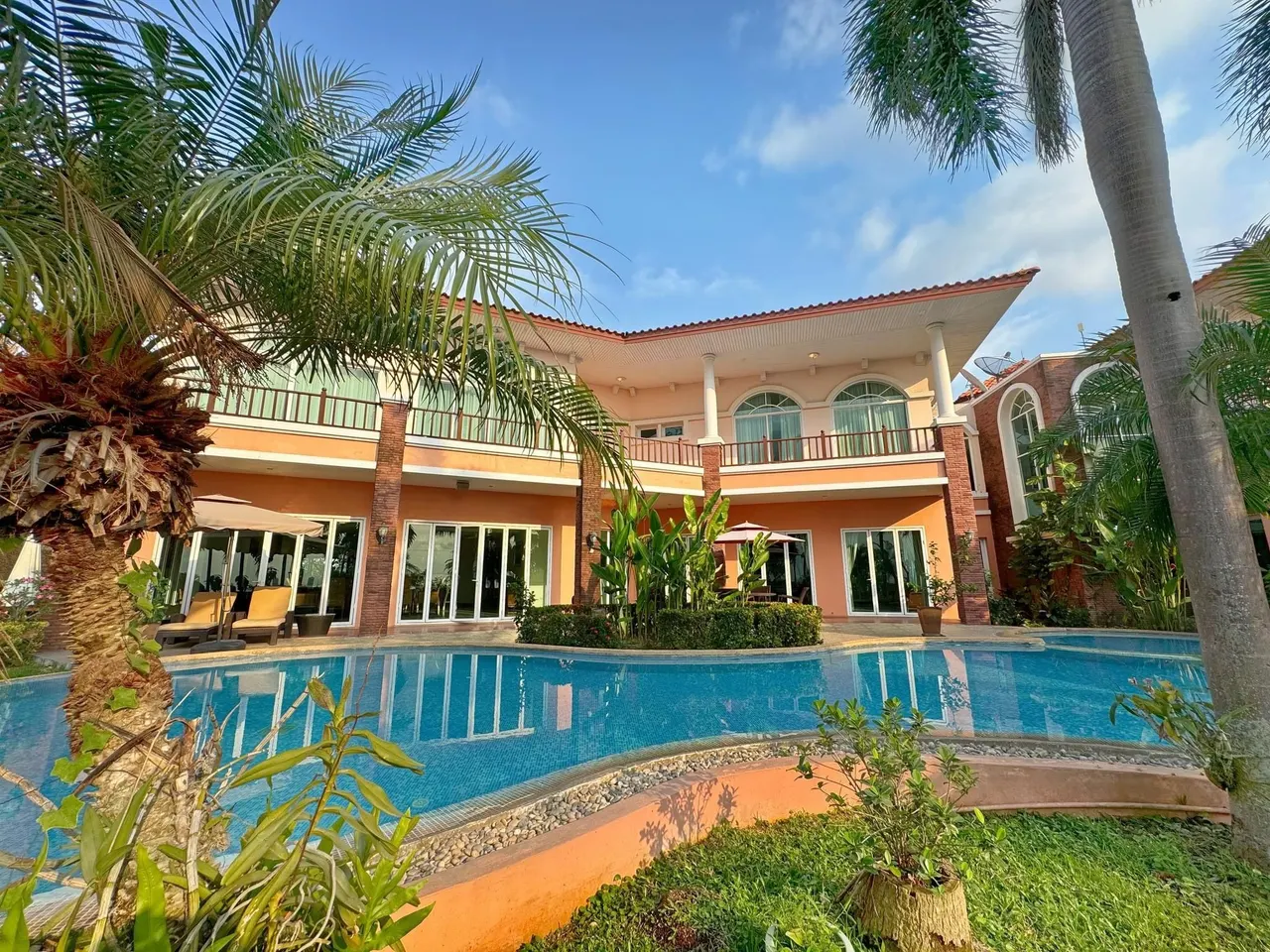 Villa · 5 ห้องนอน · 5 ห้องน้ำ · 600 m²