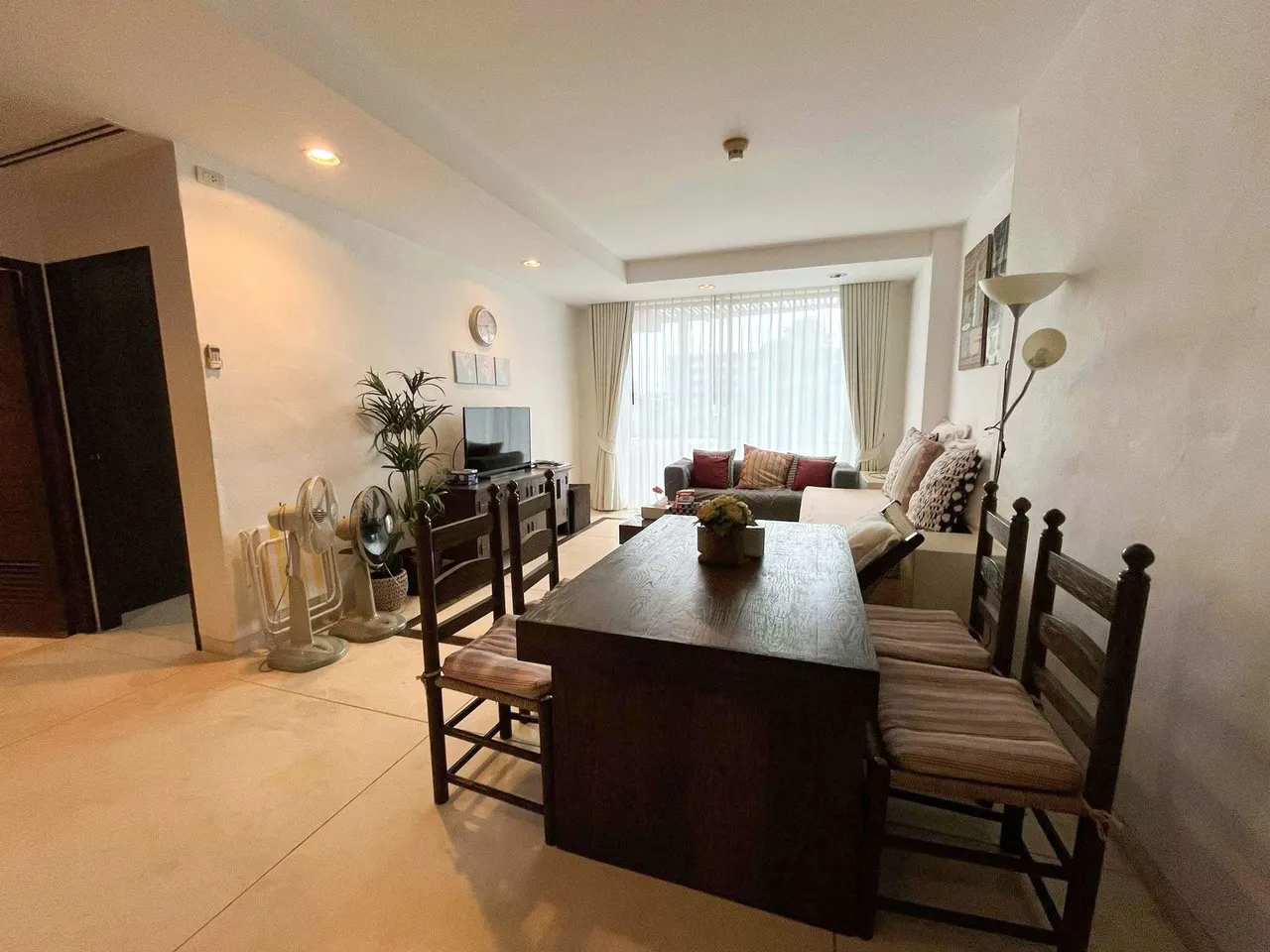 Condo · 2 ห้องนอน · 2 ห้องน้ำ · 83 m²