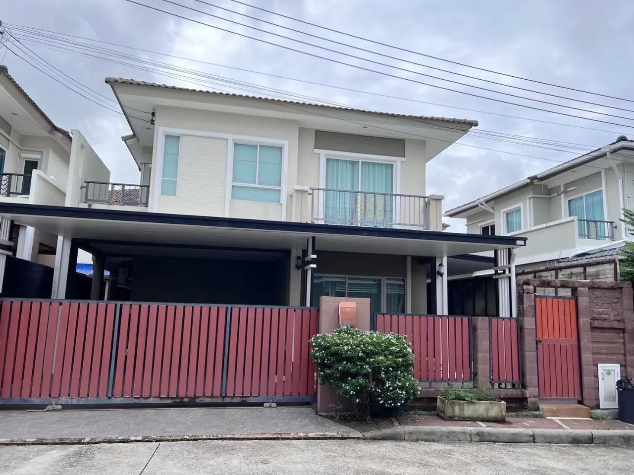 House · 3 ห้องนอน · 2 ห้องน้ำ · 143 m²