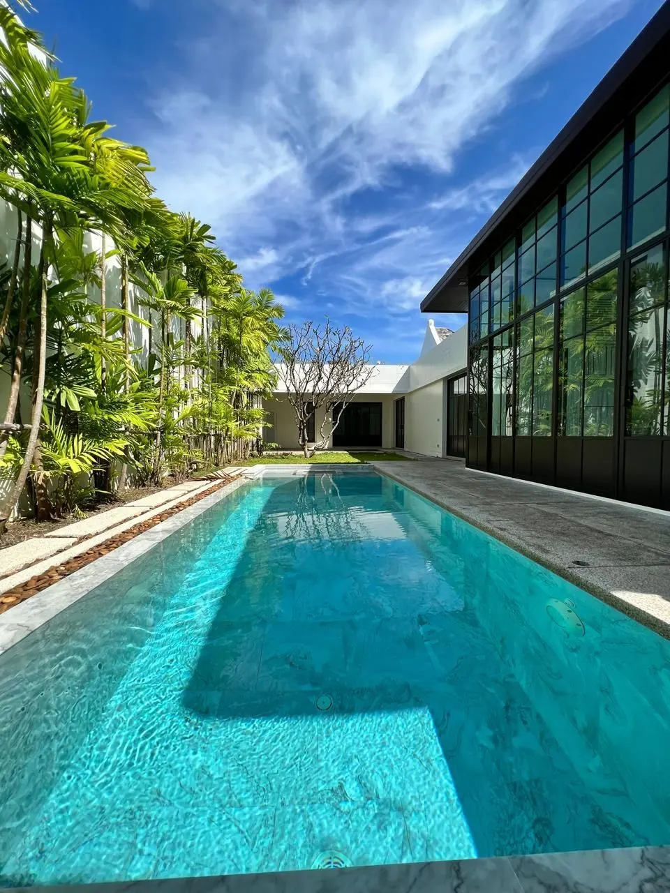 Villa · 3 bd · 3 ba · 208 m²