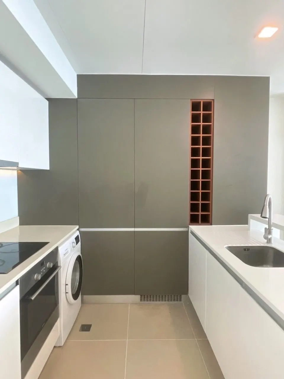 Condo · 1 ห้องนอน · 1 ห้องน้ำ · 69 m²