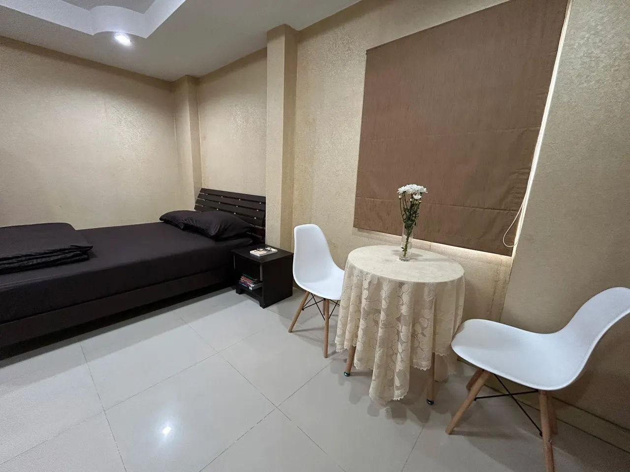 1 卫 · 28 m²