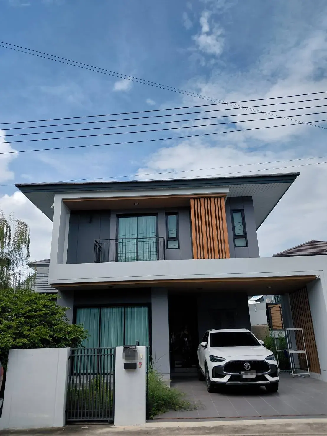 4 bd · 3 ba · 160 m²