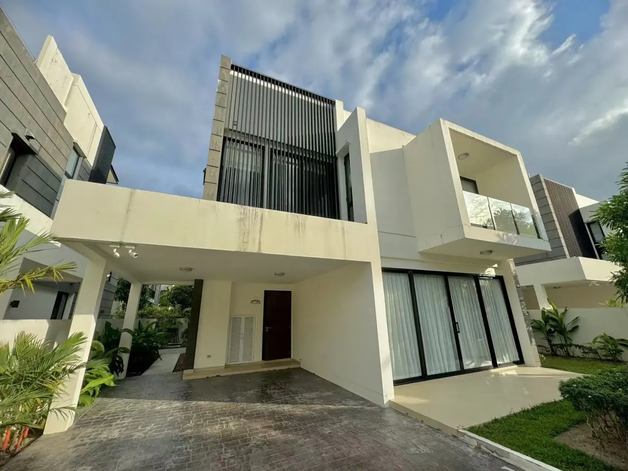 Villa · 5 ห้องนอน · 4 ห้องน้ำ · 350 m²