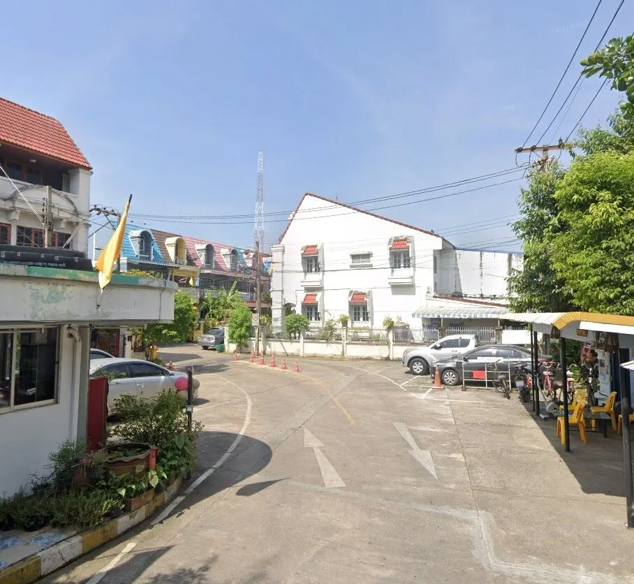 Baan Butsabakam Village
