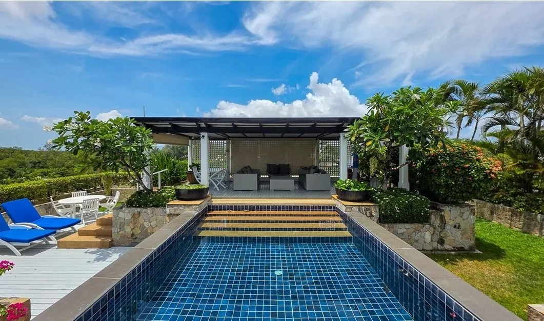 Penthouse · 3 bd · 3 ba · 519 m²