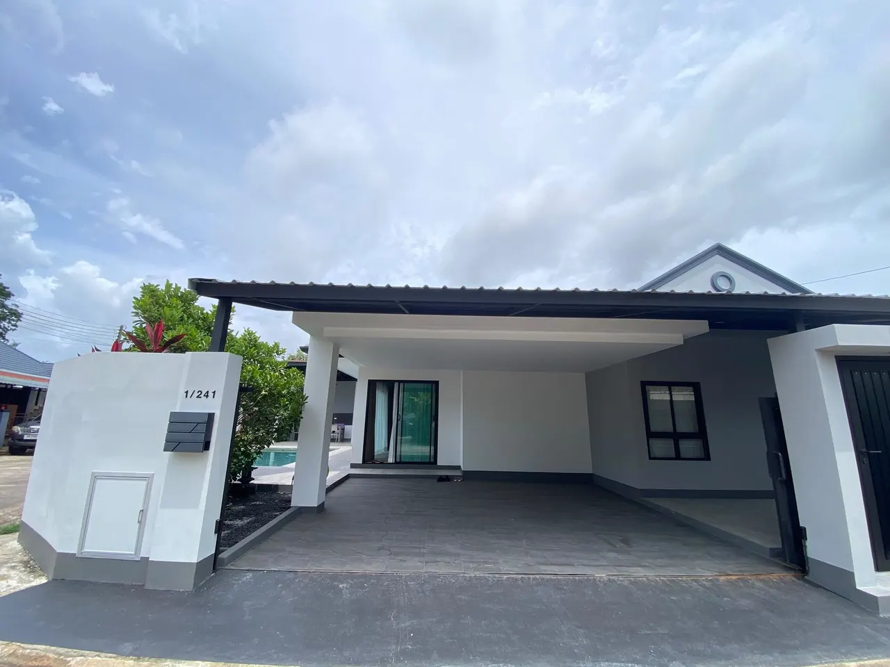 3 ห้องนอน · 3 ห้องน้ำ · 117 m²