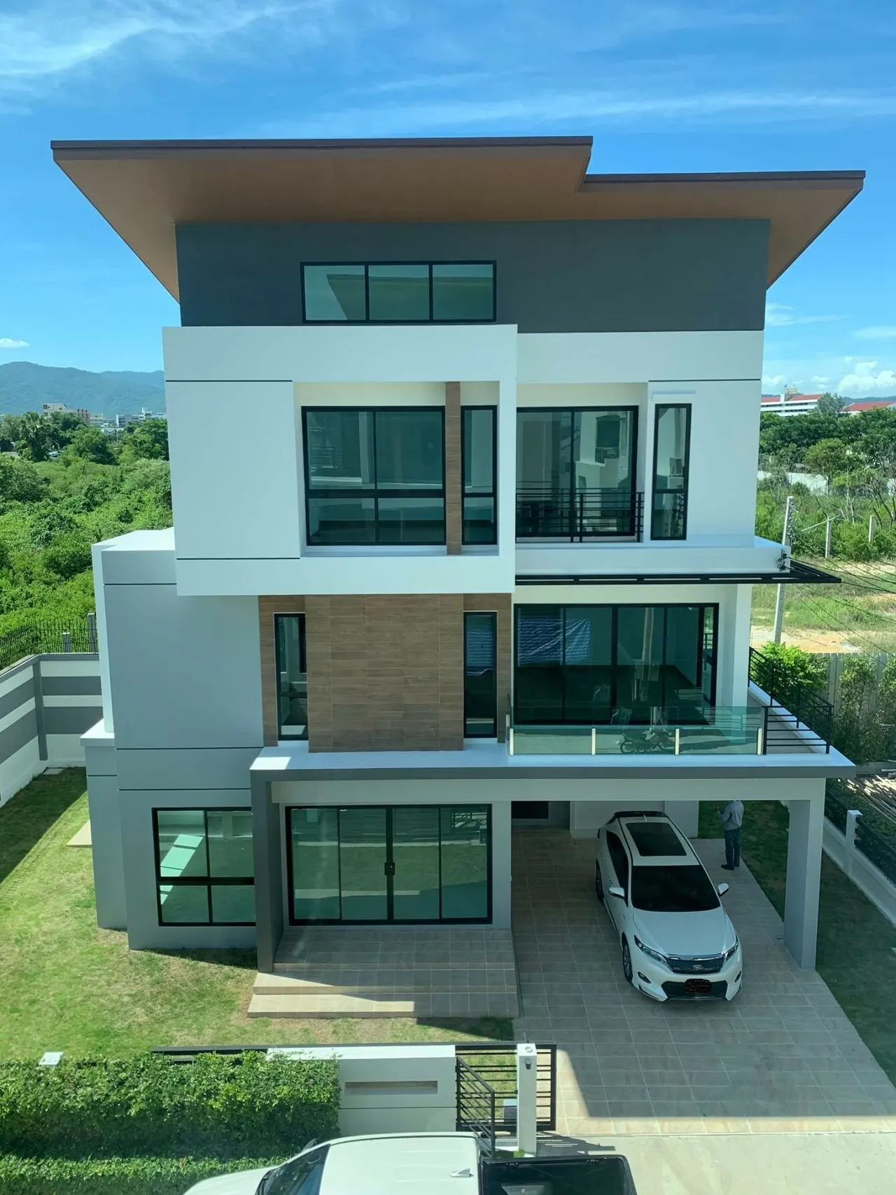 House · 3 ห้องนอน · 4 ห้องน้ำ · 272 m²