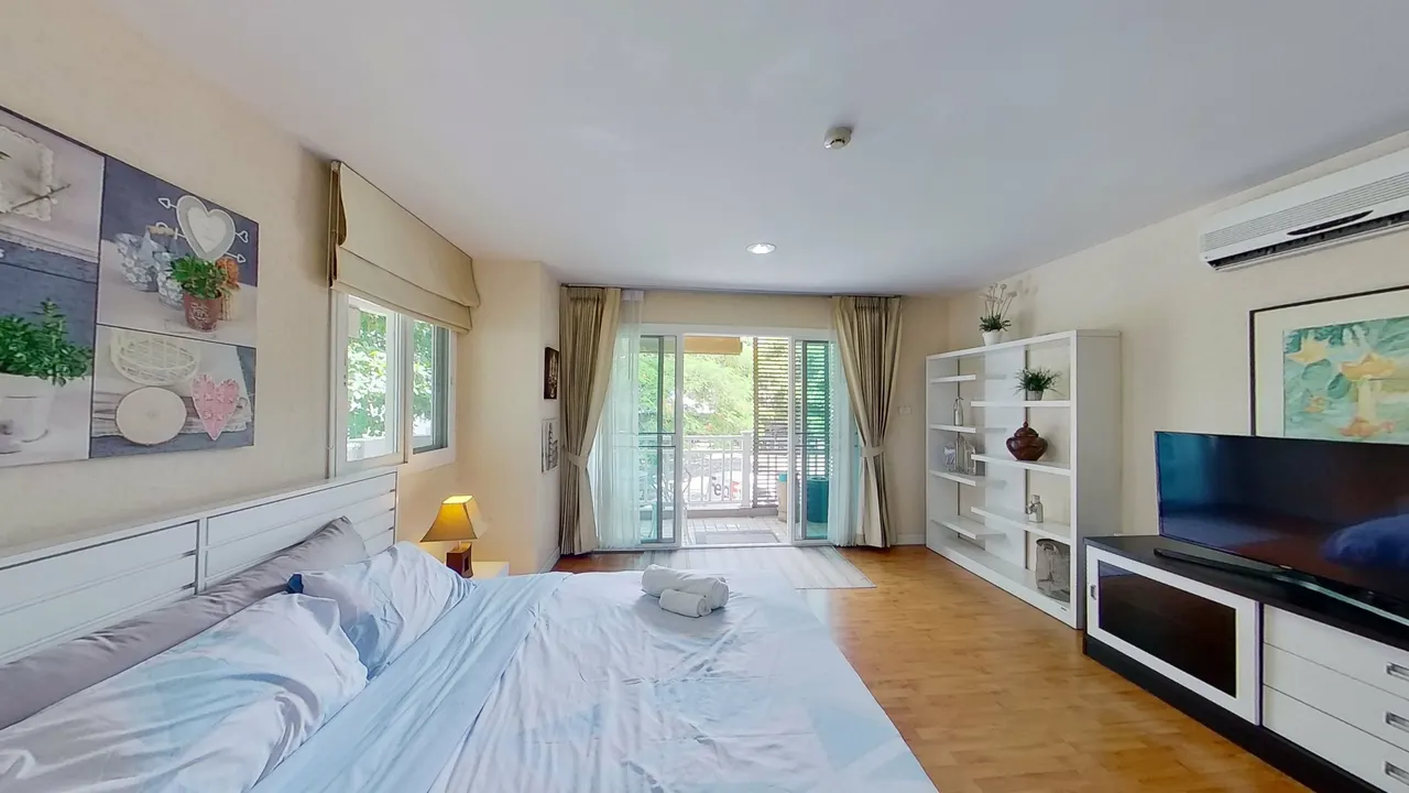 Condo · 1 bd · 1 ba · 77 m²